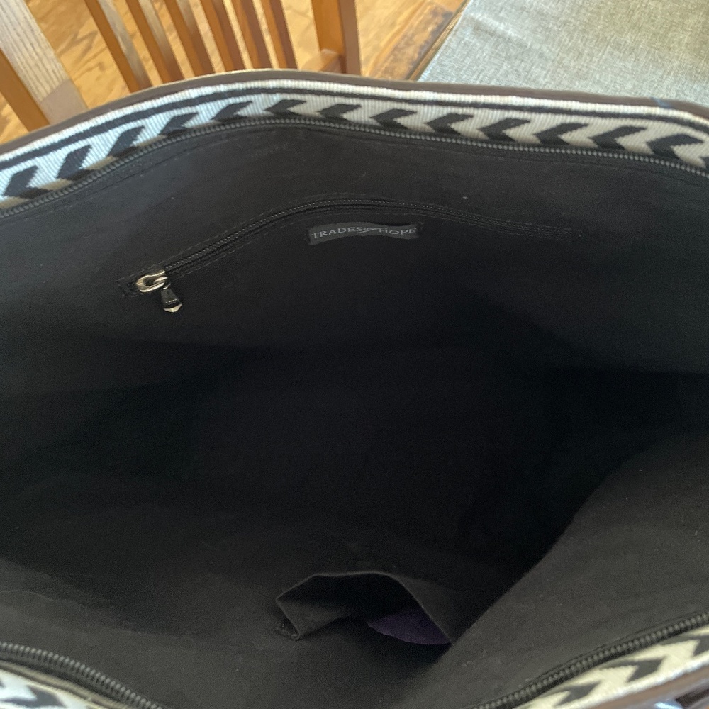 Odyssey Tote bag from Trades of Hope - pre-loved - Picture 6 of 10